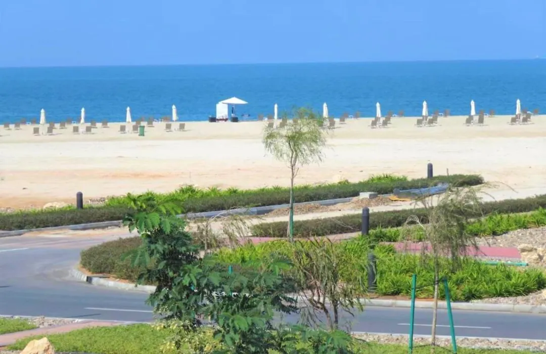 Holiday Home 3 Bedroom Seaview-1