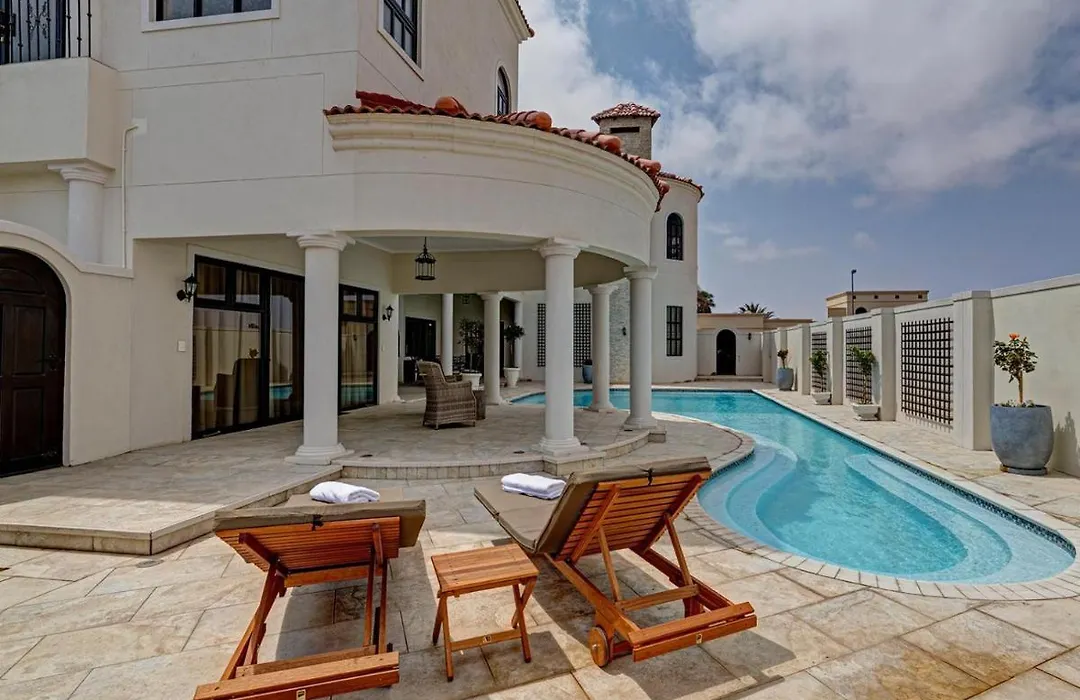 Lagoon Suites Guesthouse Cc-1