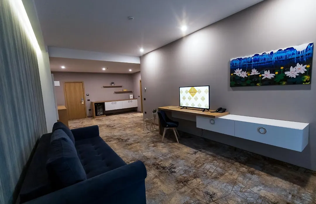 Grand View Hotel & Suites Copou-1