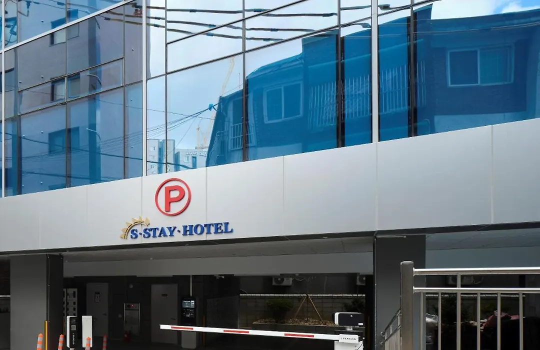 S Stay Hotel-1