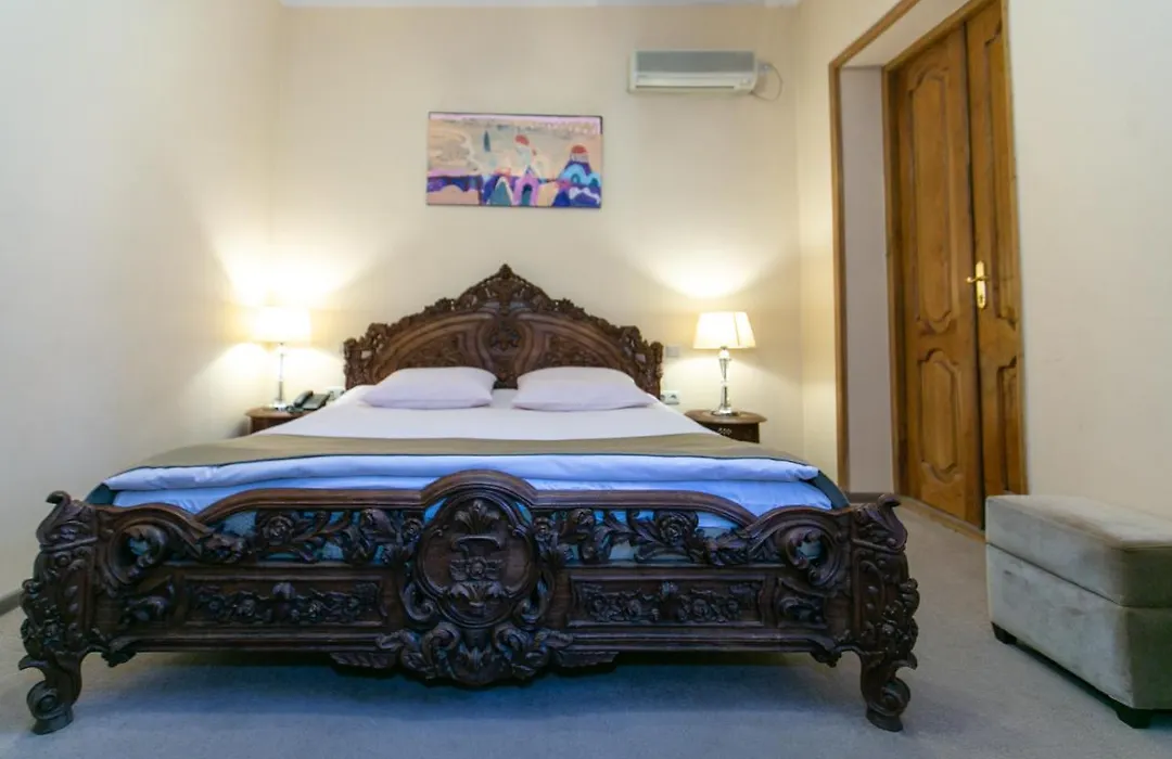 Hotel Vip-1