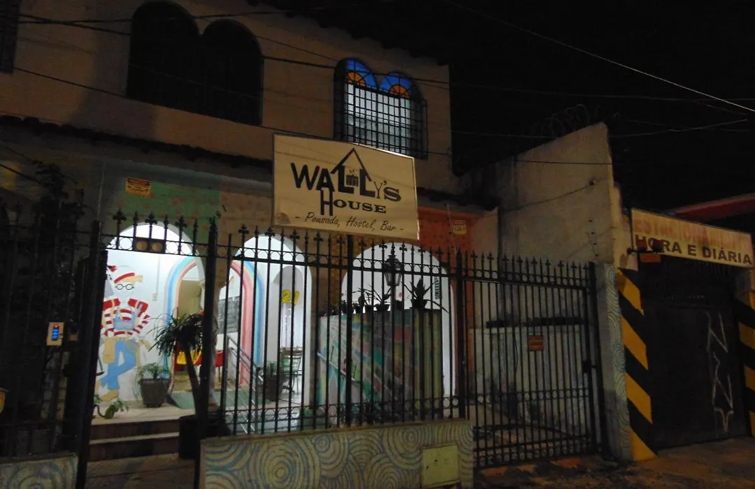 Wally'S House Hostel-1