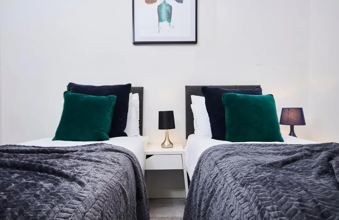 2Bed Nyc Style Apartment In Central Leeds-1