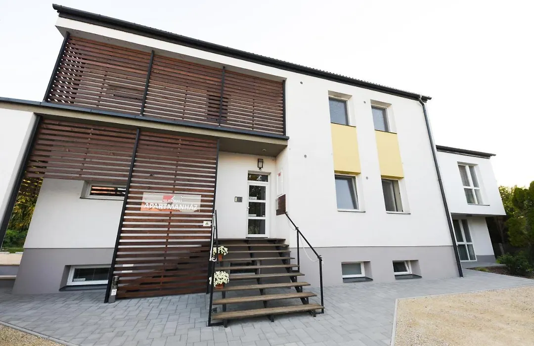 Suri Bau Apartman-1