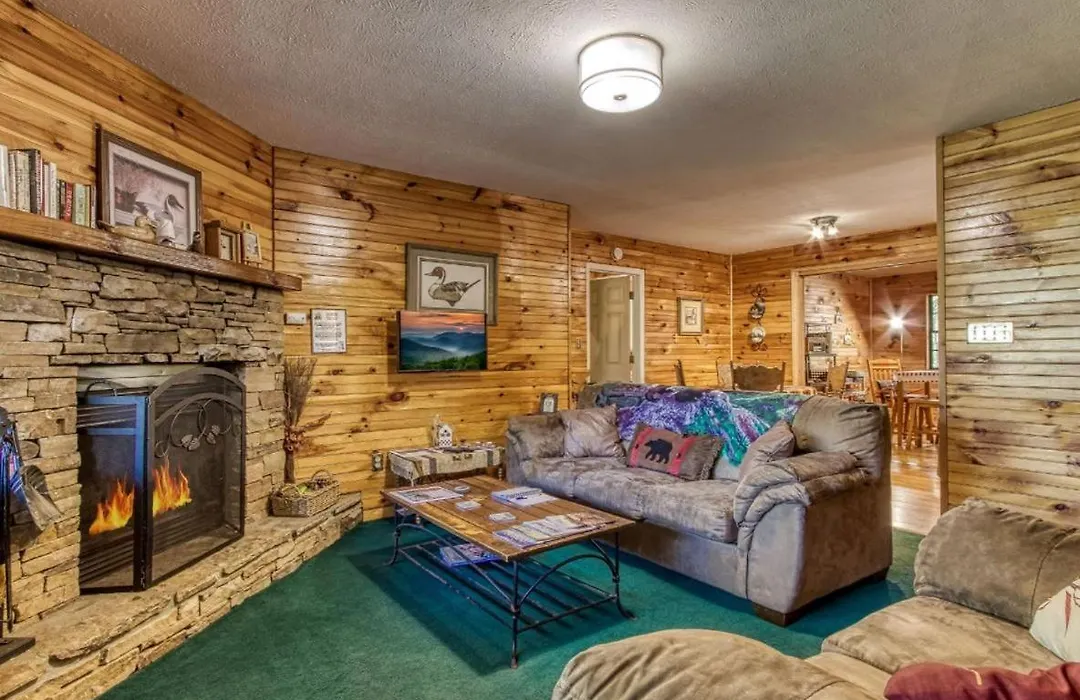 Sunset Ridge Cabin - A Romantic Smoky Mountain Escape Or Family Getaway With Privacy - Behind Dollywood, Large Game Room, Jacuzzi Tub, Fire Pit, Large Wrap-Around Deck, And More-1