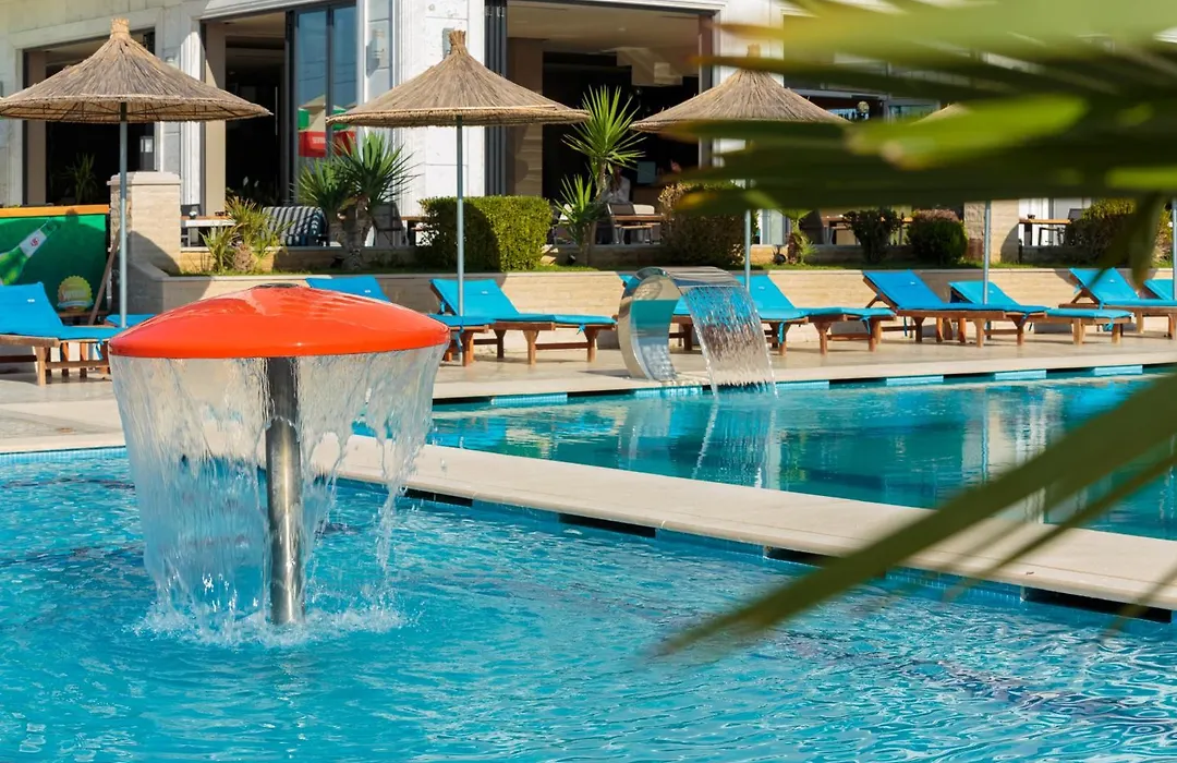 Kraal Hotel Vlore-1