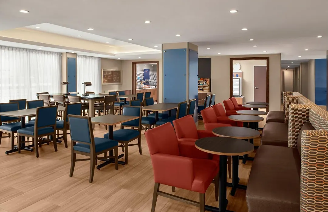 Holiday Inn Express & Suites Woodside Laguardia Airport-1