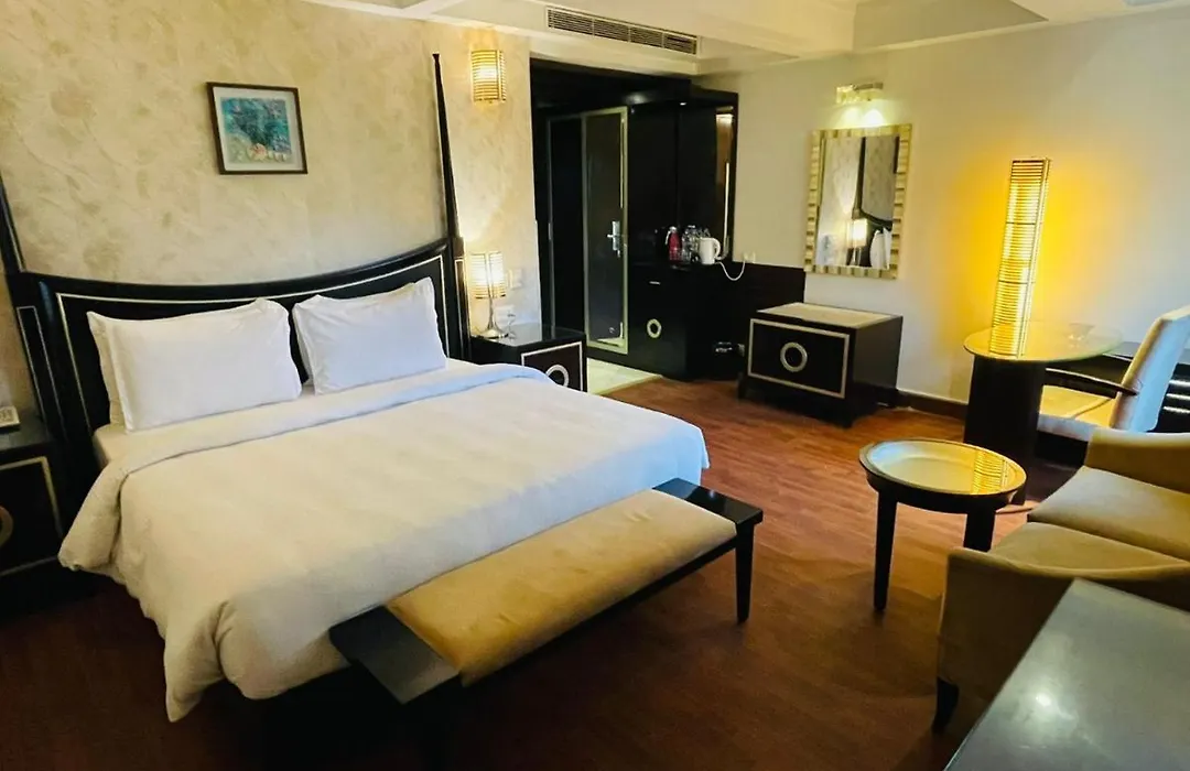 Venizia Sarovar Portico-1