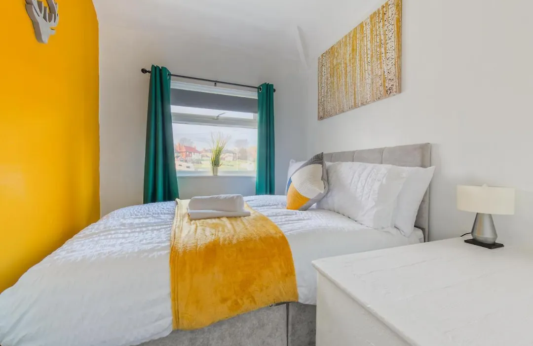 Rookwood House - Spacious Home With Free Parking - Short Stay Leeds-1