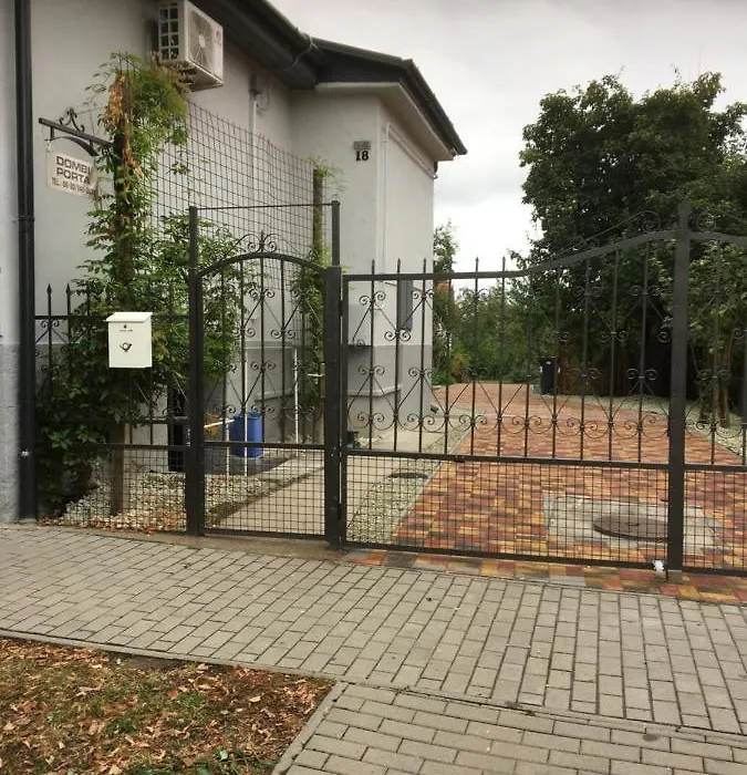 Dombi Porta-1