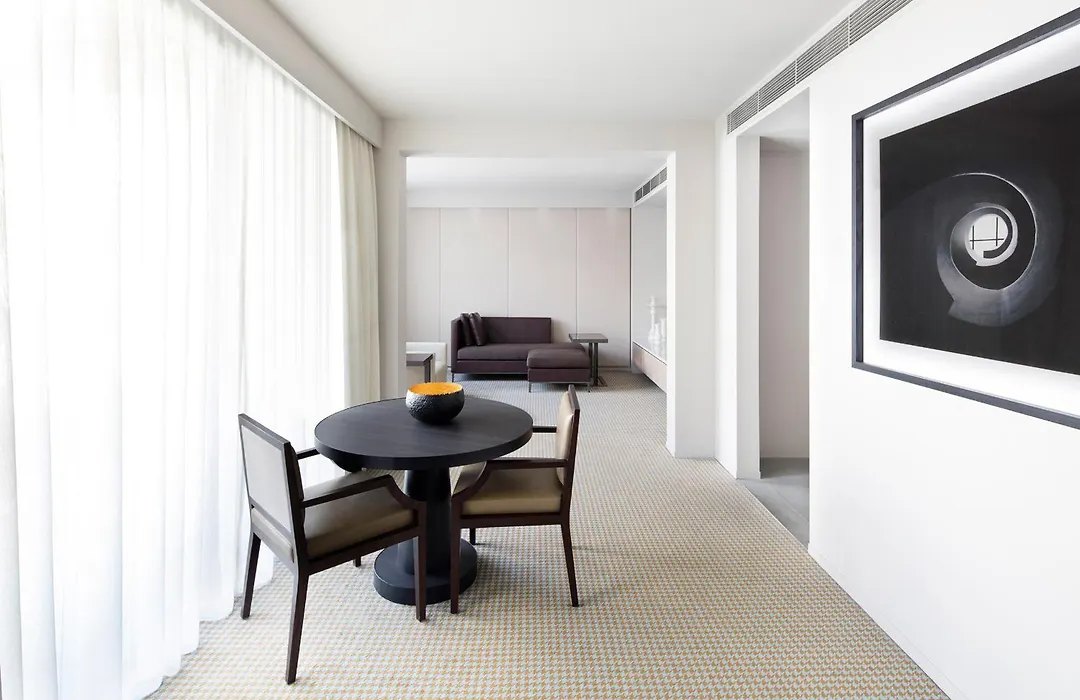 Hotel Realm-1