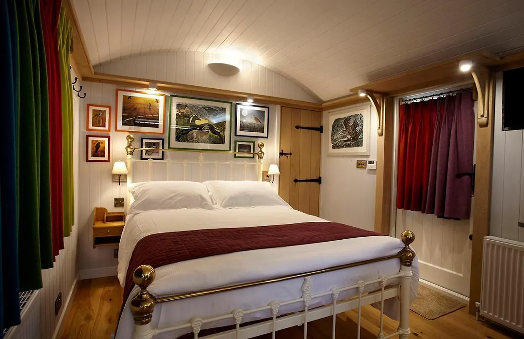 Hornington Manor Luxury Shepherd Huts-1