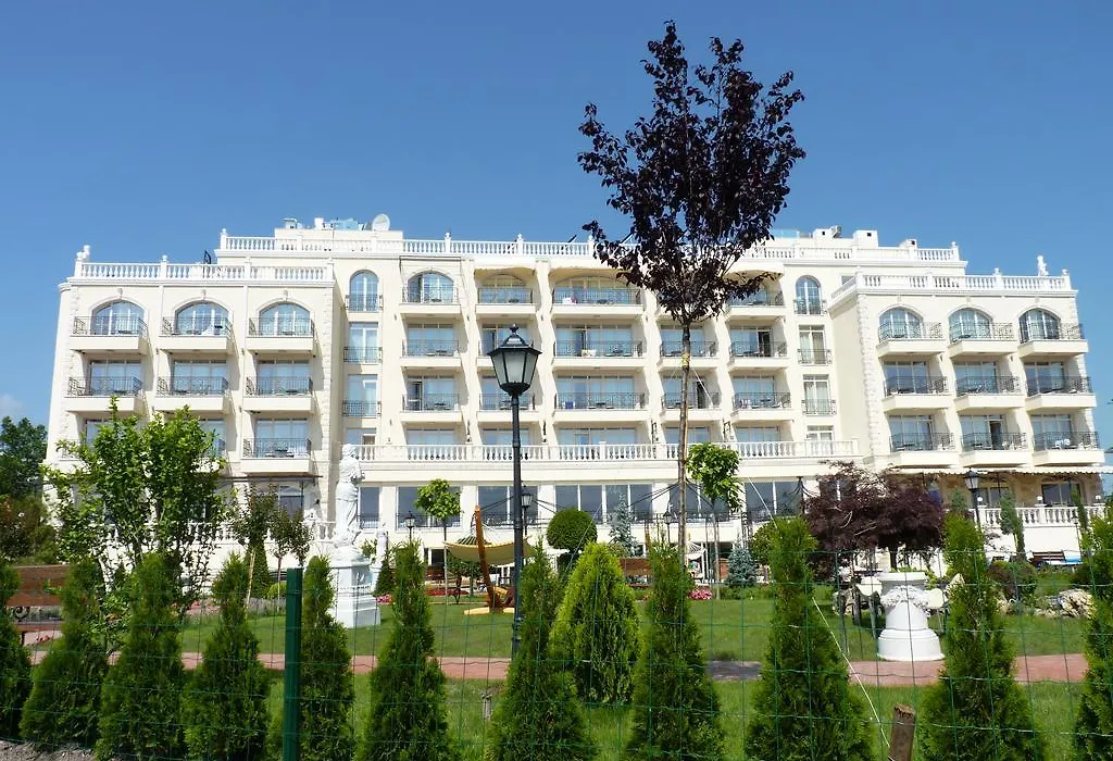 Therma Palace - Balneo Spa, Free Parking & Beach-1