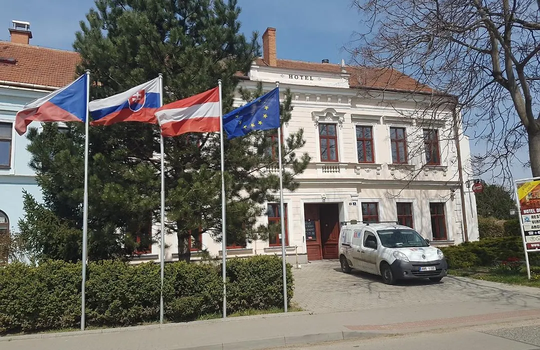 Hotel Drnholec-1