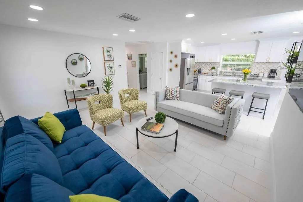 Beautiful House, Walking Distance To Stadium-1