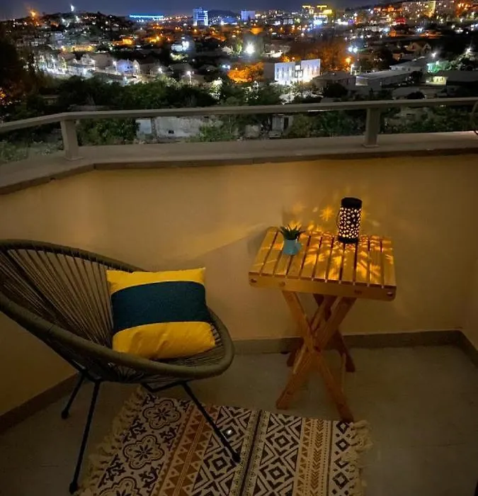 Beautiful Apartment With 3 Balconies In The Center Of Yerevan-1