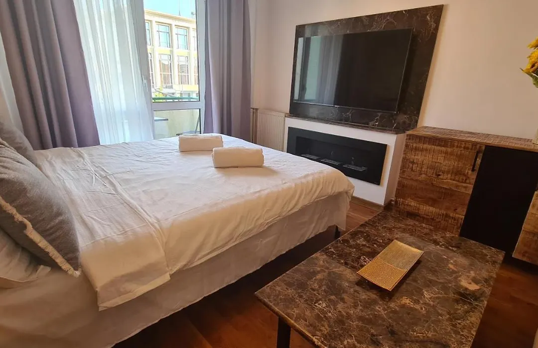 Main Square 5 Star Luxury Apartment With View-1