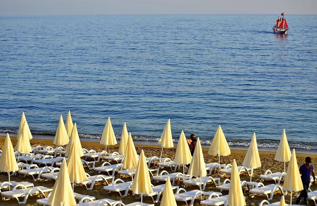 Azura Deluxe Resort & Spa-1