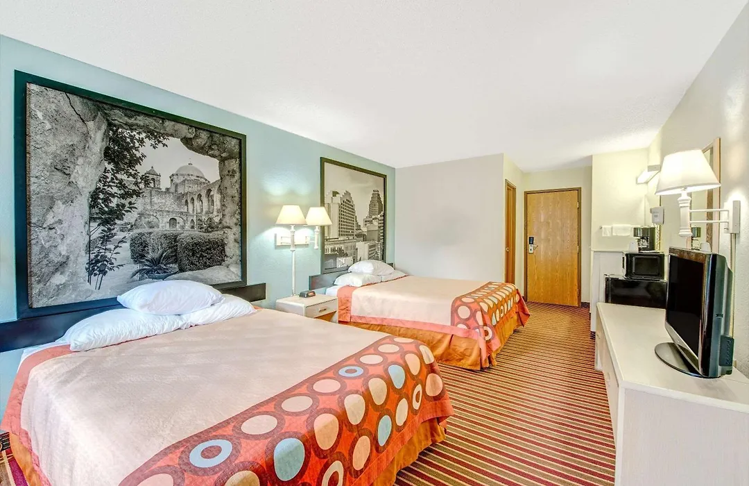 Super 8 By Wyndham San Antonio/Fiesta-1