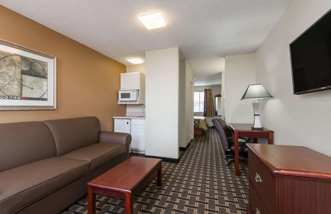 Super 8 By Wyndham Indianapolis/Ne/Castleton Area-1