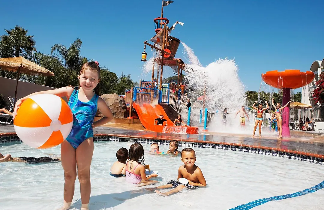 Howard Johnson By Wyndham Anaheim Hotel And Water Playground-1