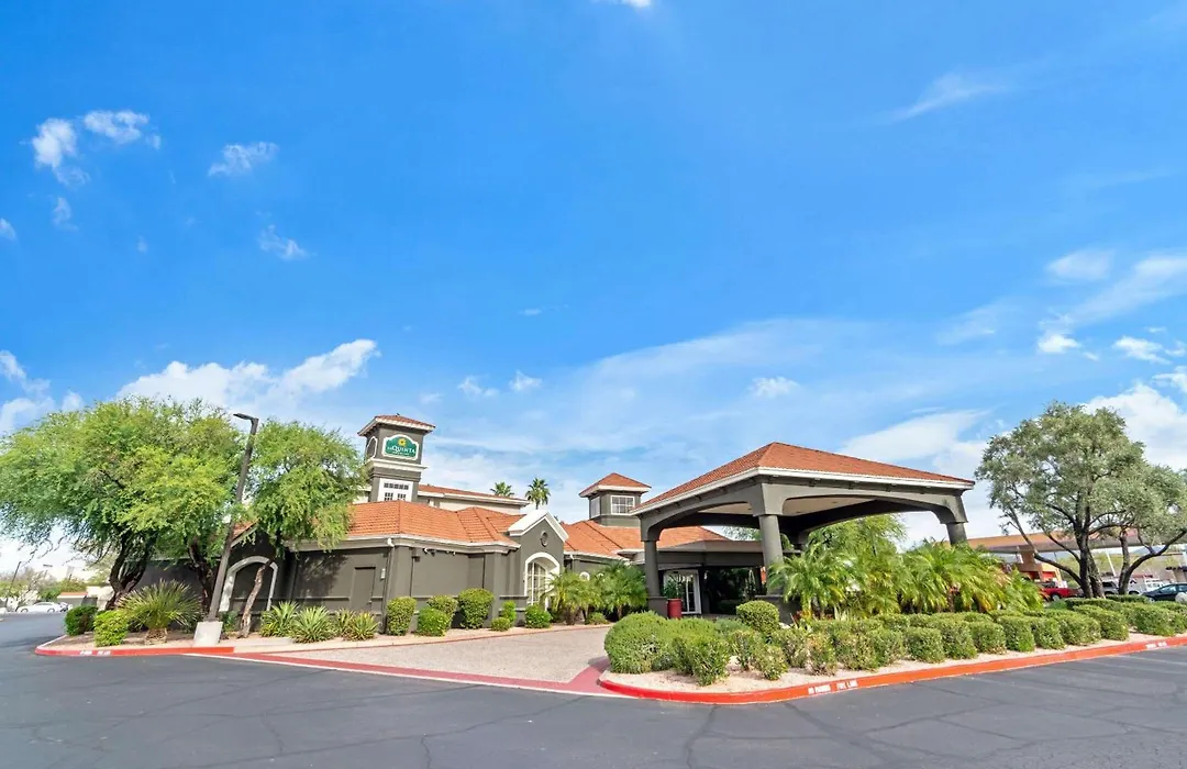 La Quinta Inn & Suites By Wyndham Phoenix Scottsdale-1