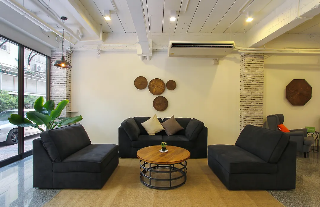 Pula Silom-1