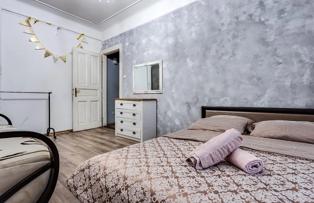 Apartment Near Circus-1
