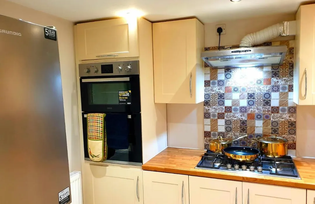 Elegant 2 Bed Apartment In Manchester-1
