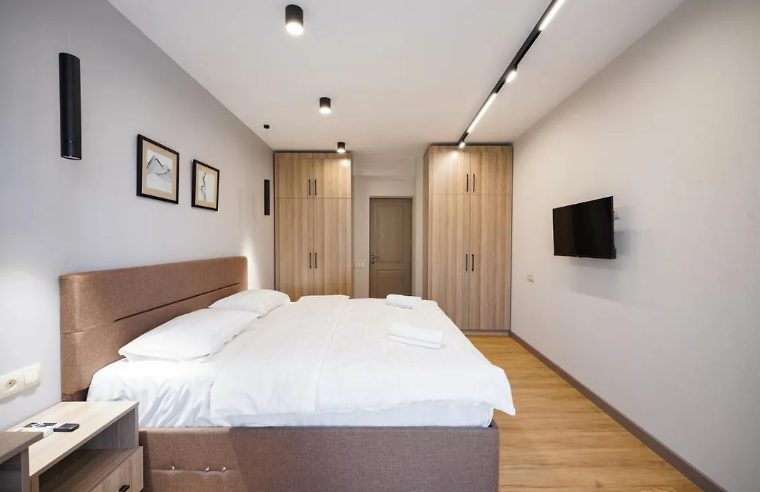Perfect 2-Bdr Apt W/Balcony City Centre, Mystreet Company-1