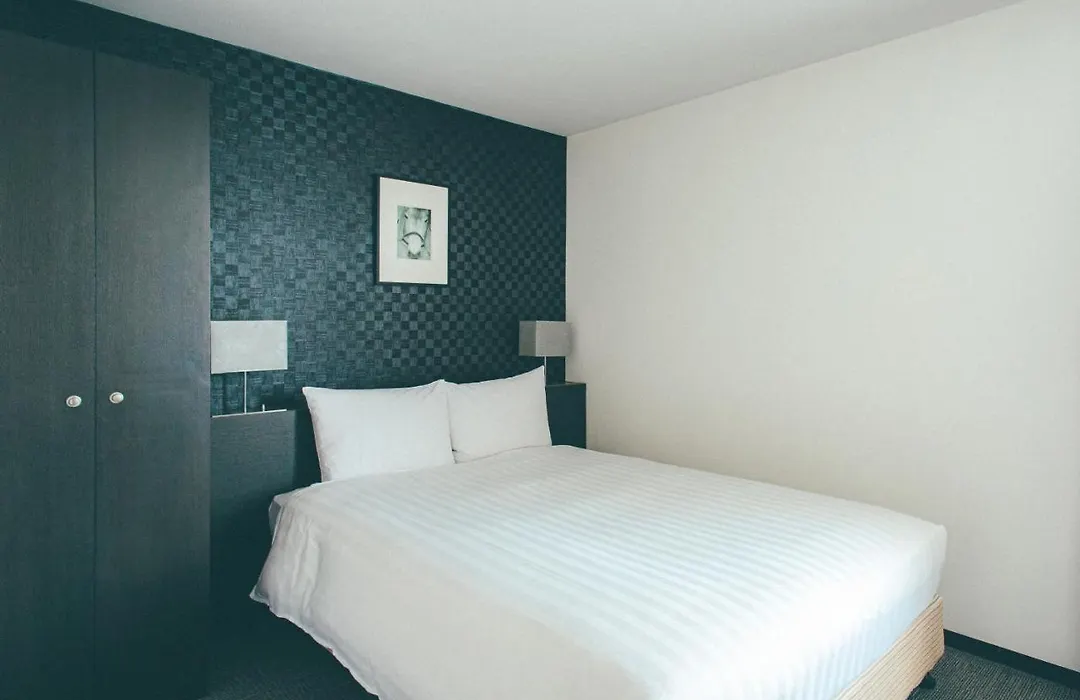 Hamilton Hotel Black-1