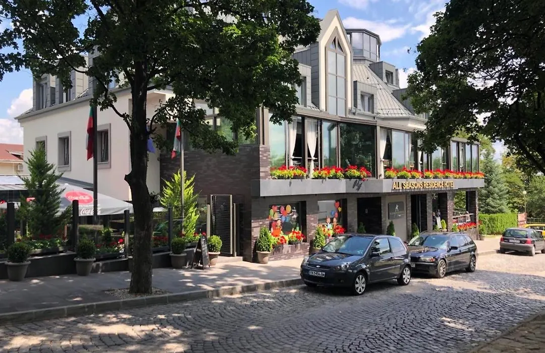 All Seasons Residence Design Hotel - Free Parking-1