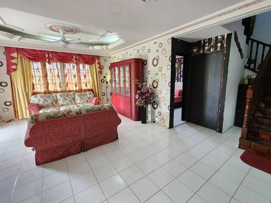 Homestay Petrajaya Kuching-1