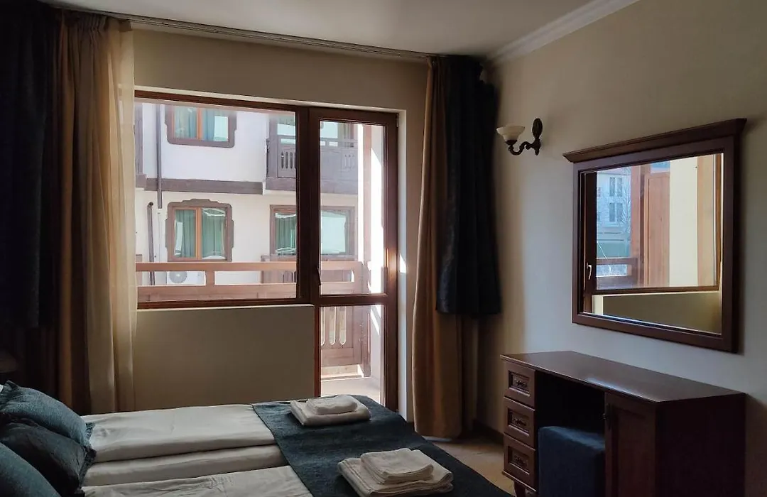 Annett Apartments At Emerald Hotel-1
