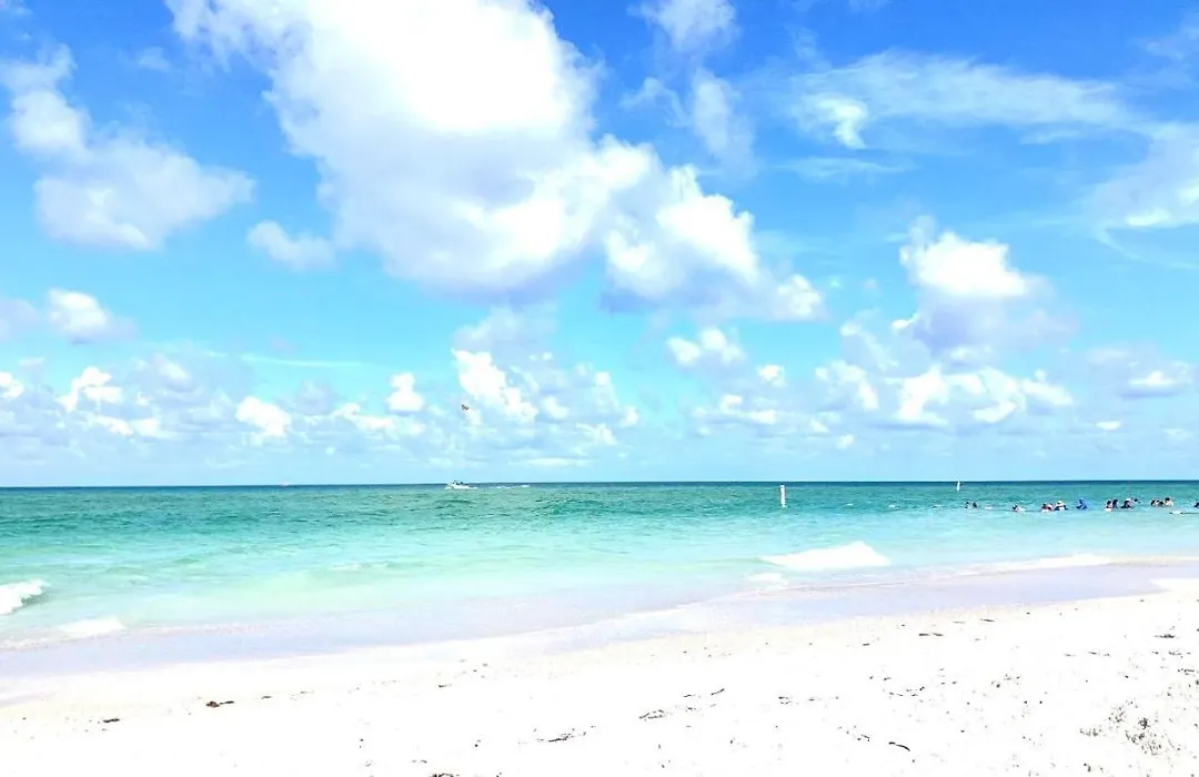 Beautiful Waterfront Home Less Than 7 Mins To Beaches-1