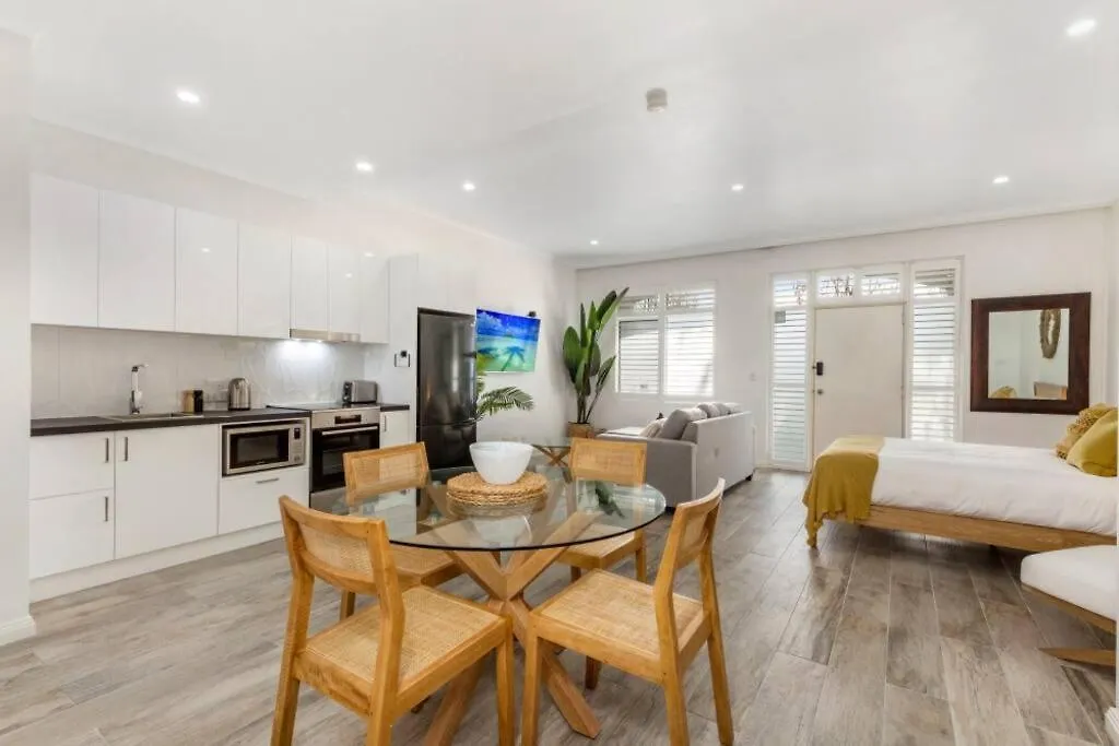 Bay-Facing Studio On Port Melbourne Beach-1