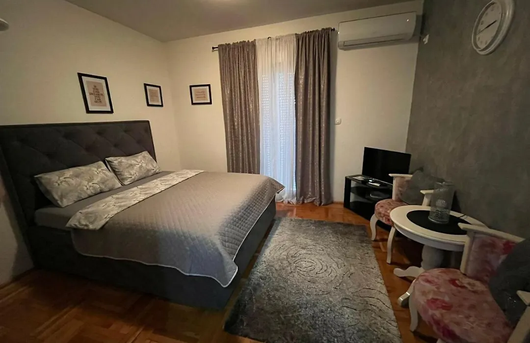 Studio Place 8-1