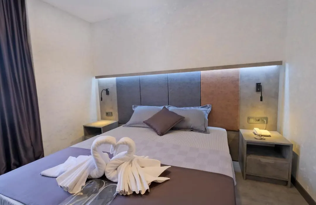 The Queen Hotel-1