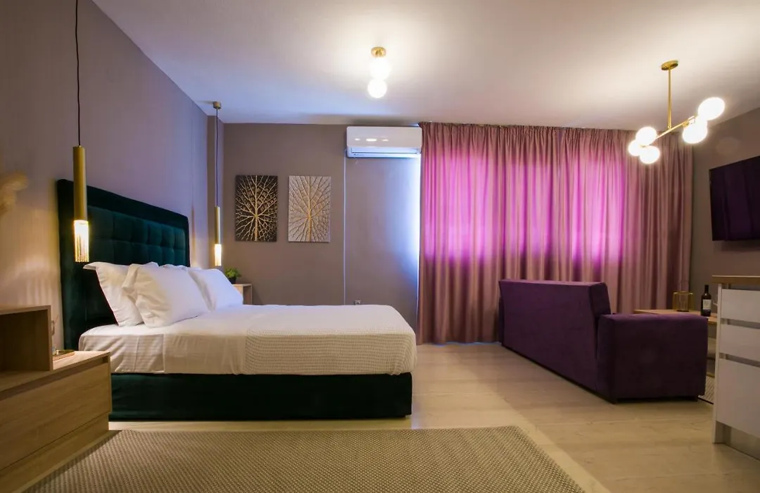 Marizas Luxury Suites #1-1