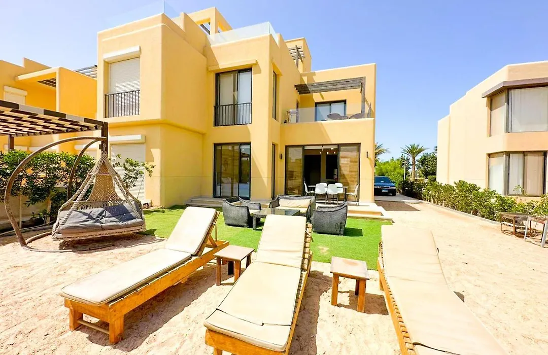 Luxury 3 Bedrooms Town House-1