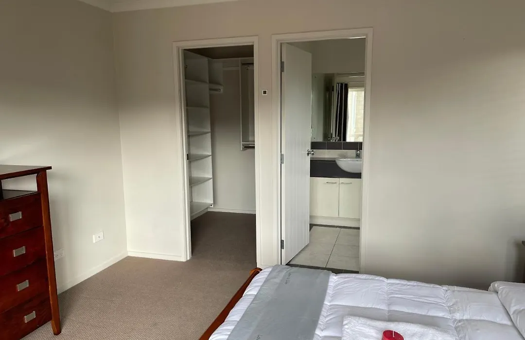 Ruth'S House Homestay Master Room With Private Shower And Toilet-1
