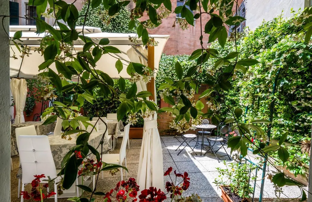 Hotel Apostoli Garden-1