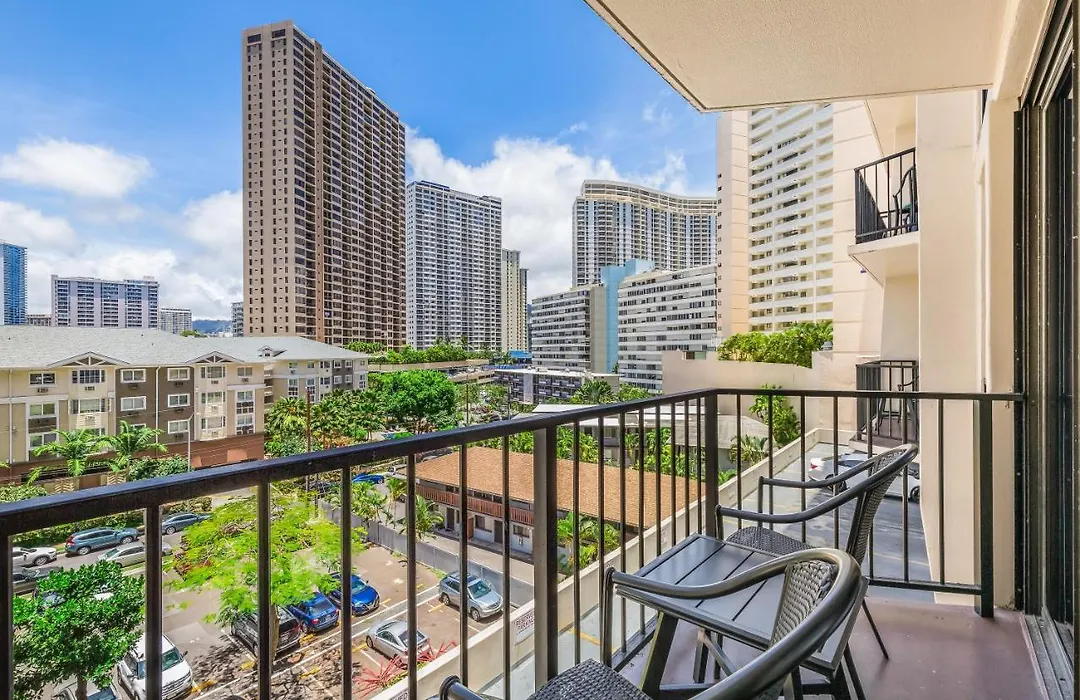 Castle At Palms At Waikiki-1
