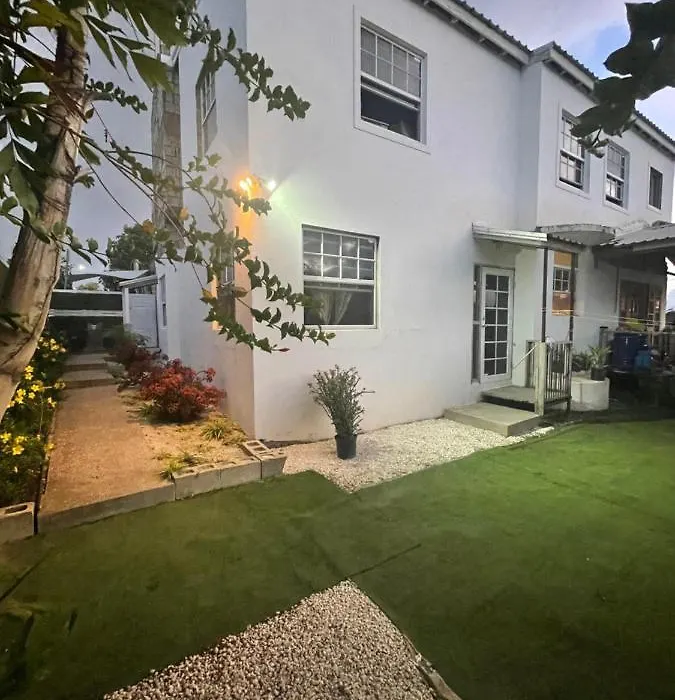 Scarlett Studios 2-Us Embassy & America Uni 7 Mins Drive- Lloyd Erskine Centre & Ross Uni 5 Mins Drive - Holidays-The 1 Night Resv Inc Airport & Embassy Round Trip 2Nd Option Inc Breakfast-Choose Option 2 Min 3 Nights For Car With Accom-1