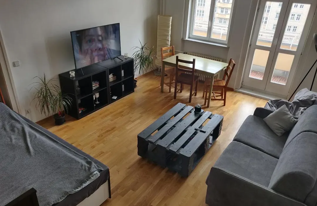 Zwei Charmante Privatzimmer Mit Wohnbereich In Zentraler Berliner Wohnung-1