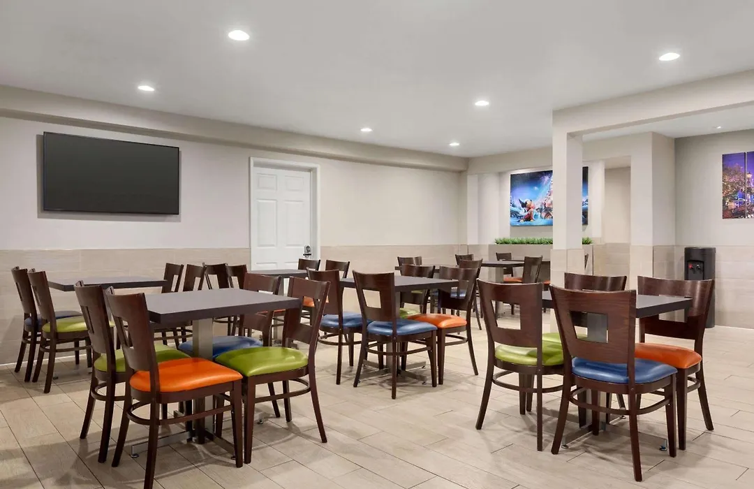Days Inn & Suites By Wyndham Anaheim At Disneyland Park-1