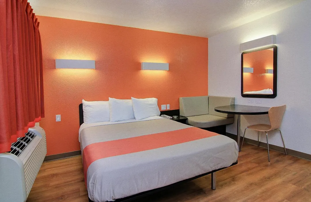 Motel 6 Old Town Scottsdale Fashion Square-1