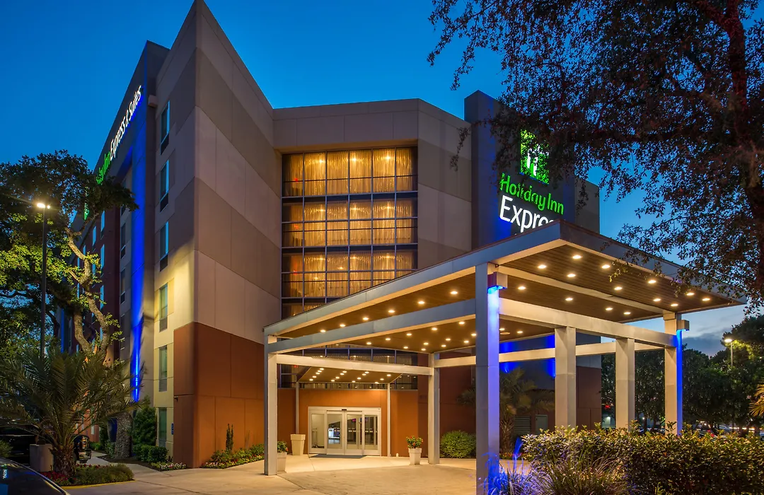 Holiday Inn Express & Suites San Antonio Medical - Six Flags By Ihg-1
