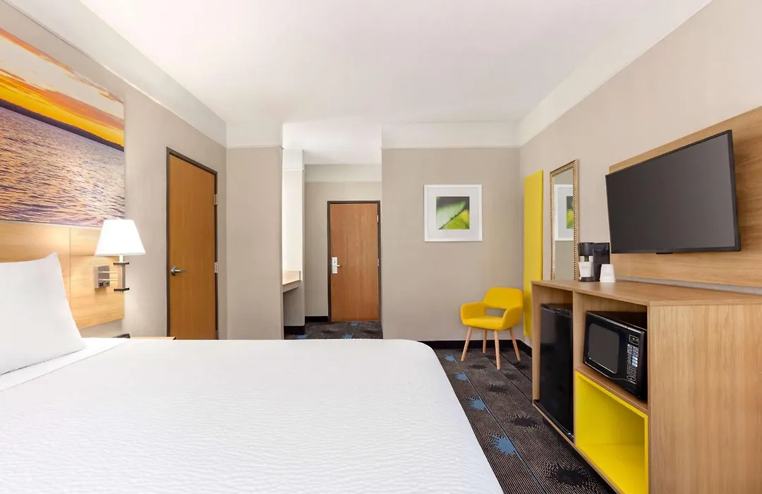 Days Inn By Wyndham Kansas City International Airport-1