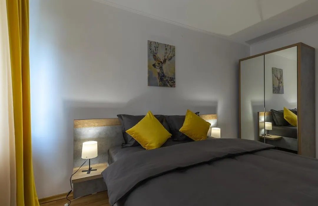 Luxury 2 Bedroom Holiday Apartment-1